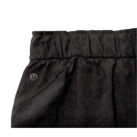 Lululemon Athletica On The Fly Woven 25” Black Pants in Size 8 - Picture 5 of 8